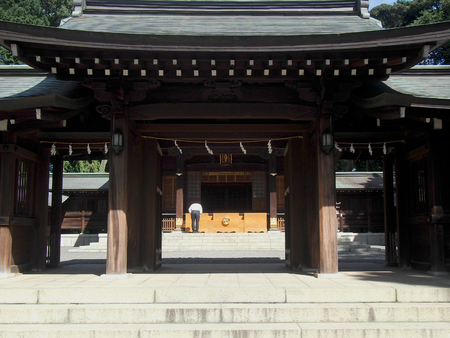 A man bowing in prayer at Kansenji Buddhist Temple in Suginami, Japan, a suburb of Tokyo.のeditorial素材