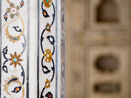 A detail of the beautiful intricate inlay pattern decorating the Agra Fort in India.の写真素材