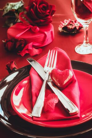 St. Vsalentines day dinner. Valentines daytable setting in rustic elegant style with cutlery. Romantic dinnerの写真素材