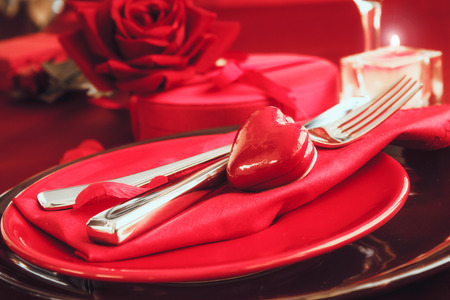 St. Vsalentines day dinner. Valentines daytable setting in rustic elegant style with cutlery. Romantic dinnerの写真素材
