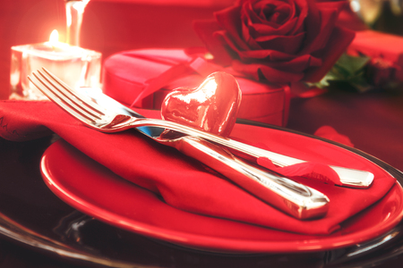 St. Vsalentines day dinner. Valentines daytable setting in rustic elegant style with cutlery. Romantic dinnerの写真素材