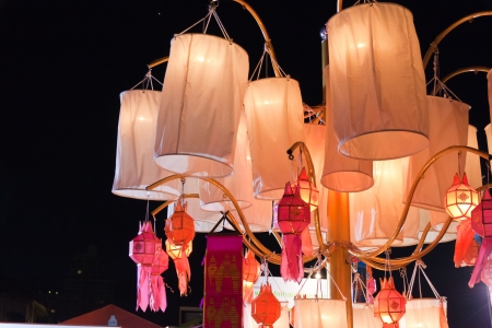 BANGKOK THAILAND - NOVEMBER 17 : Loy Krathong festival, Thai people buy flowers and candle to light and float on water to celebrate the Loy Krathong festival on November 17, 2013 in Bangkok, Thailand. のeditorial素材