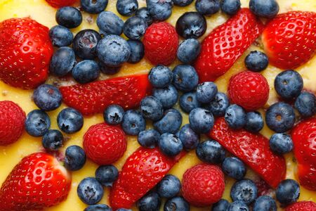 cheesecake with strawberries and blueberries, close-up viewの写真素材