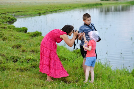 People of the miscellaneous age and profession are shown On photographyのeditorial素材