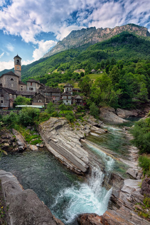 Cascata Vittoria - Valle Verzasca - Switzerlandの写真素材
