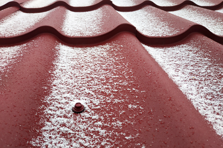 The white snow adorned the red metal, the texture. 2019の写真素材