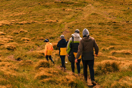 Tourists follow a mountain trail on a tourist sign to the next destination. 2020の写真素材