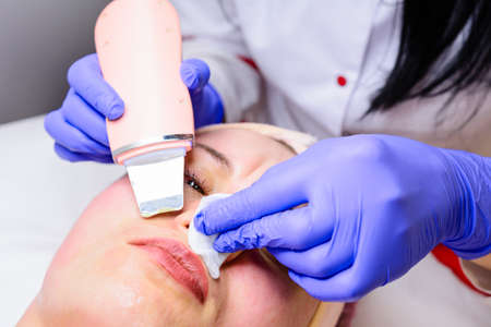Moisturizing the face and removing keratinized old skin, the beautician uses ultrasound with microvibrations. newの写真素材