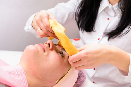 The process of removing the cosmetic golden mass, cosmetic procedures in the salon. newの写真素材