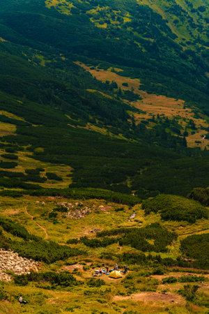 Tourists near Lake Brebeneskul in the Carpathians, trails to the lake. newのeditorial素材