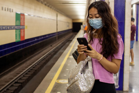 Virus China Subway. Chinese People Wear Respiratory Mask. Metro Station.の写真素材
