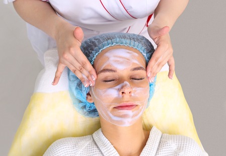 Cleaning the skin with foam