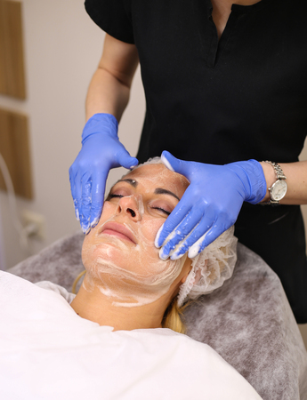 Cleaning the skin with foam