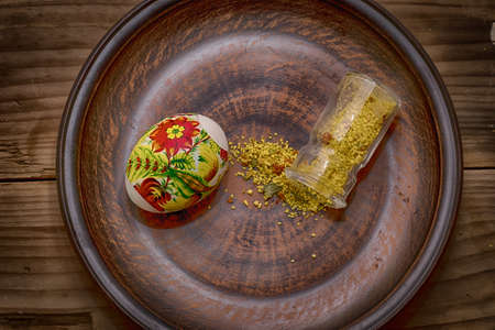 Adorned egg to the holiday
