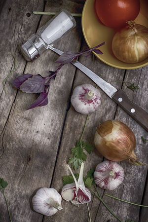 spring crops garlic,onionsの写真素材