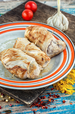 Turkey sausages roasted on round plateの写真素材