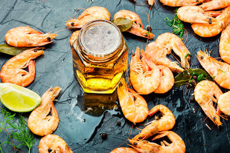 Boiled large shrimp and beer in jars.Fresh cooked prawns, seafoodの写真素材