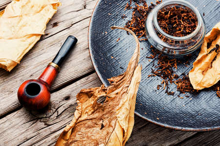 Vintage tobacco pipe, tobacco leaf and pipe tobaccoの写真素材