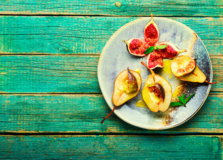 Baked pear halves with figs.Autumn vegan dessertの写真素材