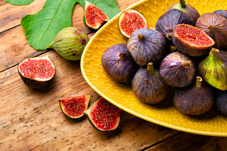 Fresh fig fruits.Ripe tasty figs on the plateの写真素材