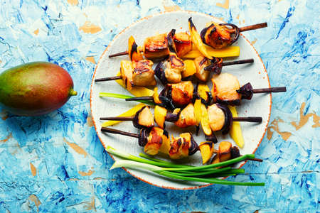 Diet chicken skewer with ripe mango. Shashlikの写真素材