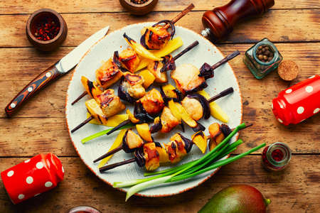 Diet chicken skewer with ripe mango. Shashlikの写真素材