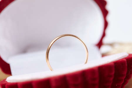 gold ring in a boxの写真素材