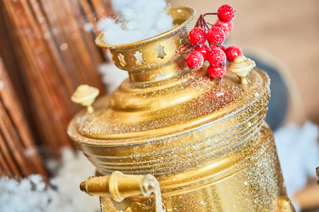 Samovar and cranberry christmasの写真素材