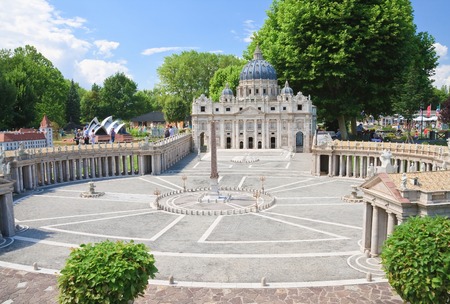 St. Peter's Basilica, Vatican City.Klagenfurt. Miniature Park "Minimundus". Austriaのeditorial素材