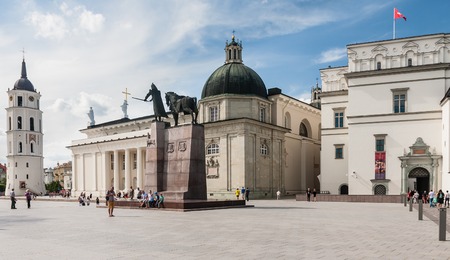 Vilnius. Cathedral Square. Cathedral, bell tower, chapel Sv.Kazimira, Palace of the Grand Dukes of Lithuaniaのeditorial素材
