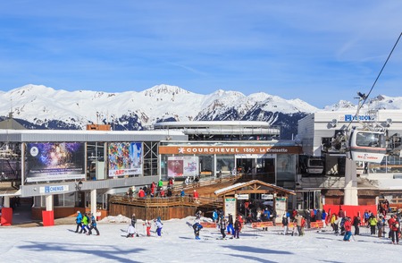COURCHEVEL, FRANCE - JAN 26, 2016: Lower Verdons  lift station.  Ski Resort Courchevel 1850 m in wintertime. Franceのeditorial素材