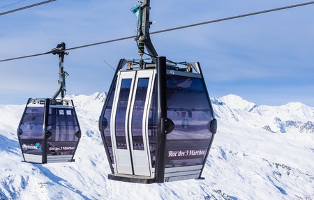 Cabins cableway ski resort of Val Thorens.  Franceのeditorial素材