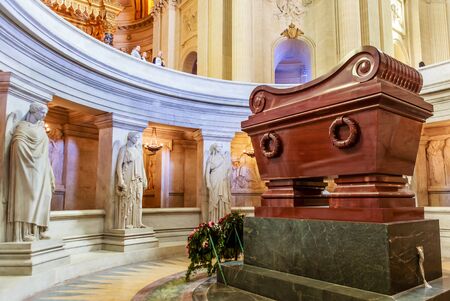 The tomb of Napoleon Bonaparte.The St. Louis Cathedral Invalides. Paris, Franceのeditorial素材