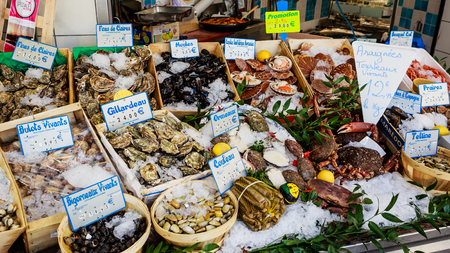 Fish shop in a market, Paris, Franceのeditorial素材