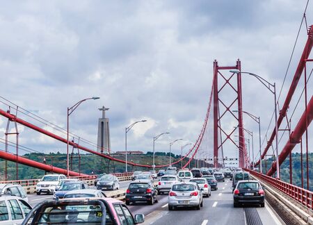 Cars crossing the Ponte 25 de Abril bridge over the Tejo river in Lisbon, Portugal, Europeのeditorial素材