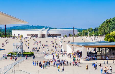 The tourist groups and pilgrims on territory of Sanctuary of Our Lady of Fatima. Portugalのeditorial素材