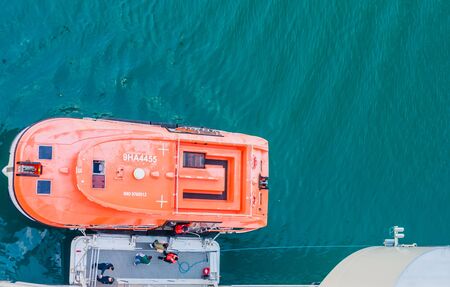 A tender is carrying passengers from a cruise liner to Olden pier on the Innvikfjorden in Norway with Olden Fjordhotel rightのeditorial素材