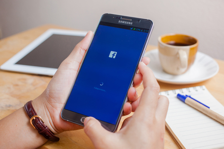 Sakon Nakhon, THAILAND -August 1,2017: Facebook is an online social networking service founded in February 2004 by Mark Zuckerberg with his college roommates and is now a fortune 500 company.のeditorial素材