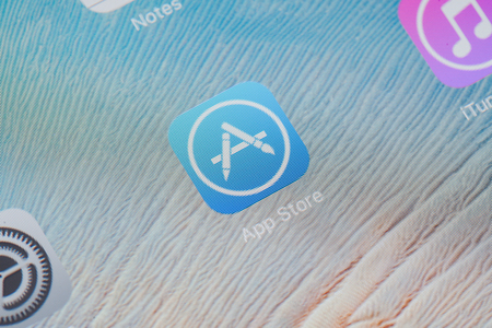 Bangkok,thailand - June 15, 2016: close-up photo of Apple iOS start screen focused on App Store application iconのeditorial素材