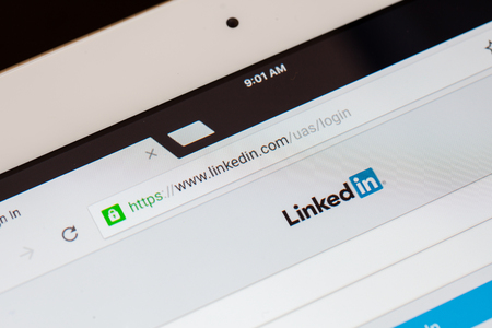 Bangkok,thailand - June 9, 2016:Linkedin.com homepage on the screen. LinkedIn is a business-oriented social networking serviceのeditorial素材