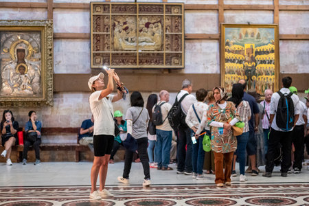 Jerusalem, Israel, 11.06.2022: A huge number of tourists returned to the Church of the Holy Sepulcher in Jerusalem after the pandemicのeditorial素材
