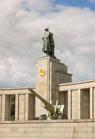 Monument for fallen Soviet soldiers in Tiergarten, Berlin, Germany.のeditorial素材