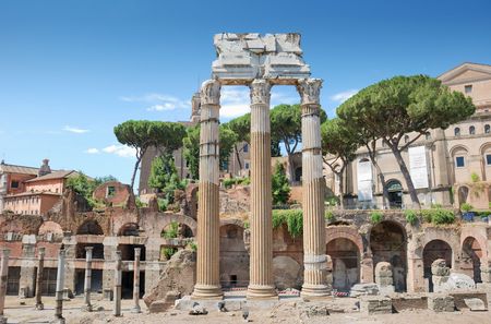 The 3 columns Corinthian order of the temple of Castor and Pollux (Tempio dei Dioscuri) is an ancient edifice in the Roman Forum, Rome, Italy.の写真素材