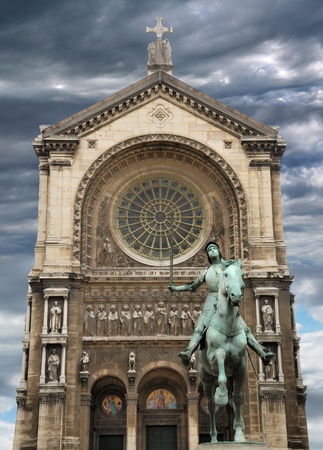 The Church of St. Augustine (Eglise Saint-Augustin de Paris) and equestrian statue of Joan of Arc (Jeanne d'Arc), by Paul Dubois, in Paris, France.
の写真素材