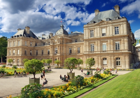 The Luxembourg Palace (Palais du Luxembourg) in Luxembourg Garden (Jardin du Luxembourg) in Paris, Franceのeditorial素材