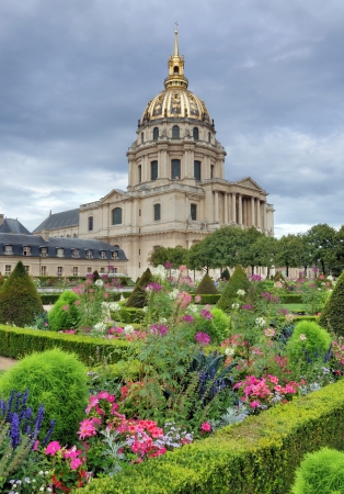 Garden and Chapel of Saint-Louis-des-Invalides in Paris, France の写真素材