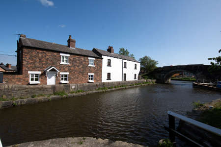 Canalside houses on the Rufford Branch of the Leeds - Liverpool canal at Burscough, Lancashire.の写真素材