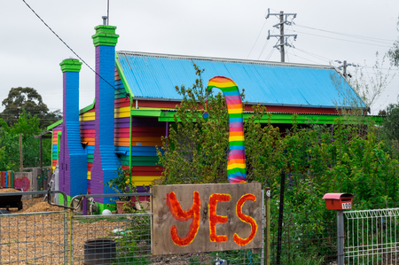 Ararat, Australia - October 22, 2017: a house in Ararat supporting the Yes campaign in the same sex marriage vote. Voting in the same sex marriage vote ended on 7 November.のeditorial素材