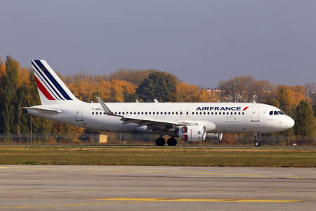 Borispol, Ukraine - October 17, 2018: F-HEPJ Air France A320-200 aircraft landing on the runway of Borispol International Airportのeditorial素材
