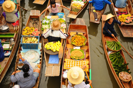 Amphawa, Thailand , Jan 21, 2010 - Boats loaded with fruits and vegetables  in Amphawa Floating Market , Amphawa , Thailand.のeditorial素材